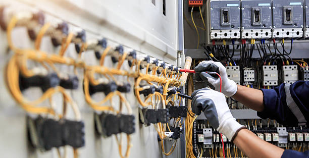 Professional Electrician technician working in Maquoketa, IA